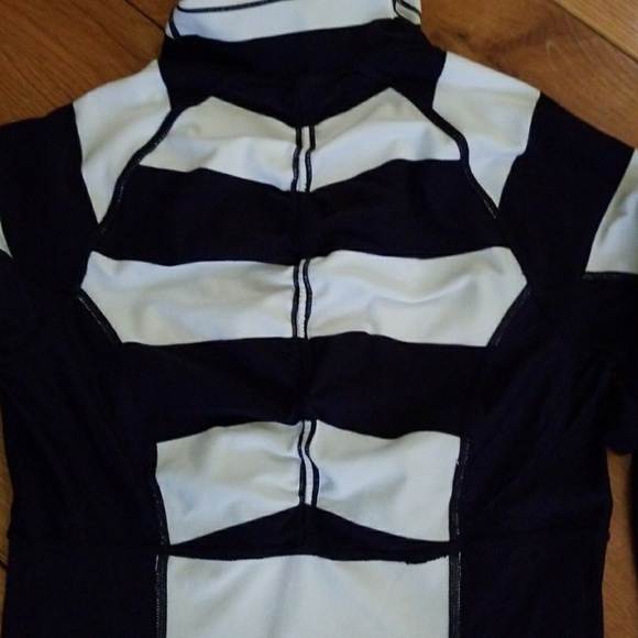 Lululemon womens Half Zip - Picture 5 of 6